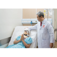 Kỳ tích hồi sinh cô gái bị máy tuốt lúa lột da đầu 